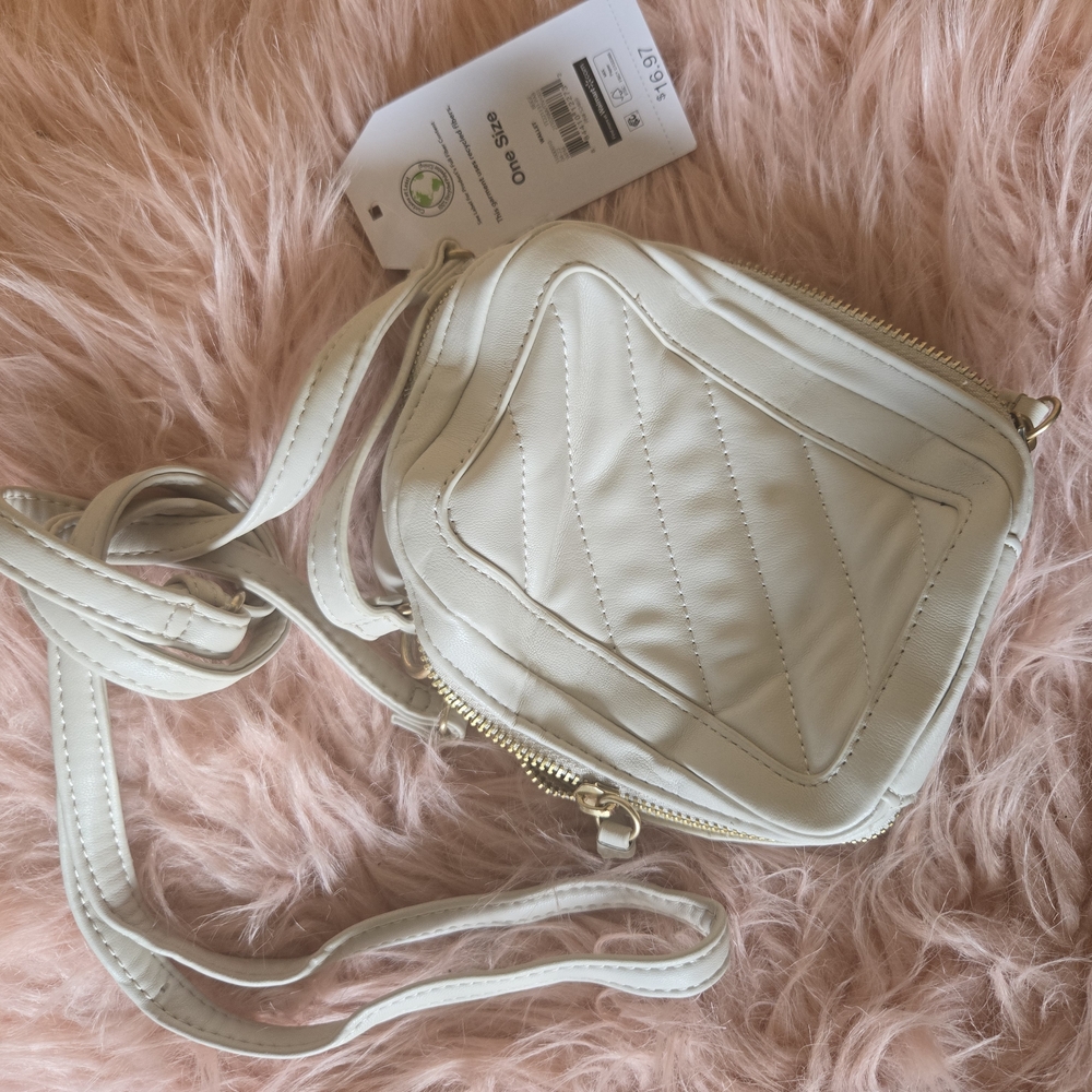 Time and Tru Cream Quilted Wallet - Picture 1 of 1